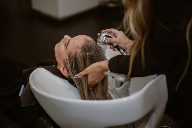picture of a lady washing a clients hair
